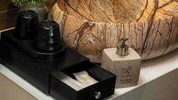 Quarto casal ou duplo clássico, vista para o lago