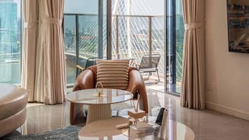 Classic Double or Twin Room, Lake View | Living area