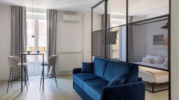 Deluxe Room | Living area