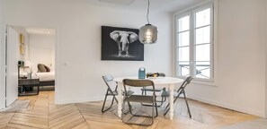 Dining - Bonne Nouvelle Beauty | 200m² of Parisian Elegance Near Opéra (Paris)