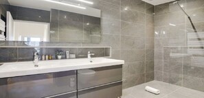 Bathroom - Bonne Nouvelle Beauty | 200m² of Parisian Elegance Near Opéra (Paris)