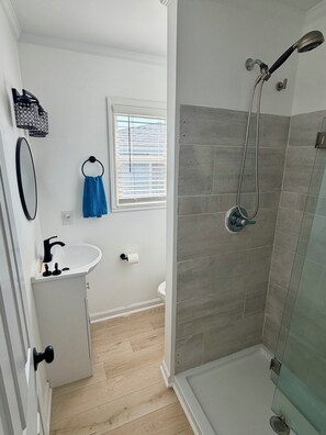 Bathroom - Fabulous 4-bedroom channel home with private dock in Cherry Grove Beach. (North Myrtle Beach)