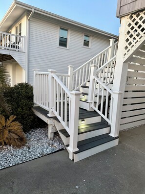 Exterior - Fabulous 4-bedroom channel home with private dock in Cherry Grove Beach. (North Myrtle Beach)