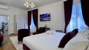 Tabla de planchar con plancha, wifi gratis y ropa de cama 