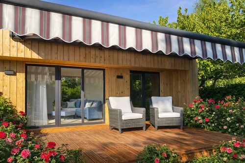Privates Ferienhaus mit großer Terrasse & Garten– ruhige Lage nahe Bodden/Ostsee