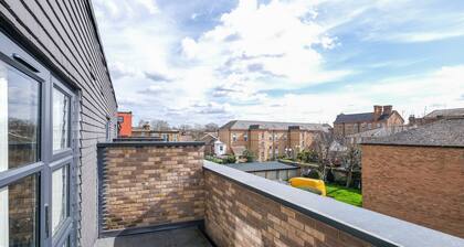 4BDR 3BA Family Home Garden in Isleworth