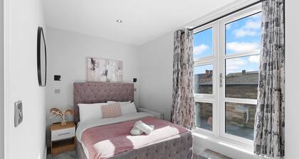 4BDR 3BA Family Home Garden in Isleworth