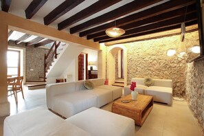 Fireplace, DVD player - Holiday Home "Alordes" with Mountain View, Pool, Garden & Wi-Fi (Illes Balears)