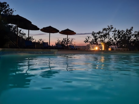 Pool. Mas la bella vista – The Art of Living