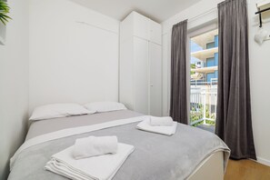2 bedrooms, free WiFi, bed sheets - Vacation apartment near the beach in Selce (Selce)
