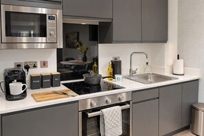 Private kitchen - Stylish Balcony Flat within Baltic Triangle (Liverpool)