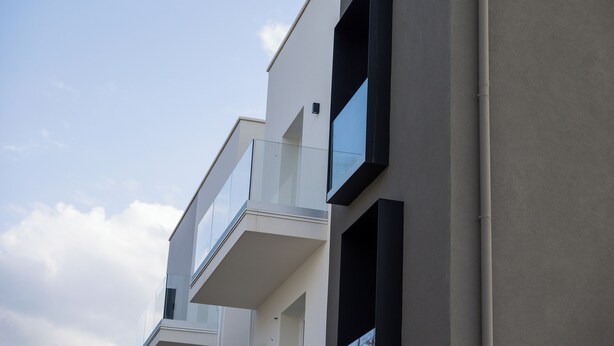 A modern building with balconies, large windows, and a clear sky. - Brezza Apartments (Santa Flavia)