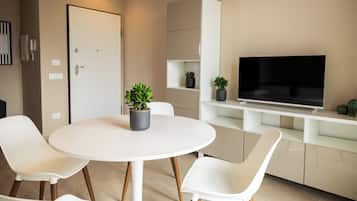 Deluxe Apartment, Balcony | Dining