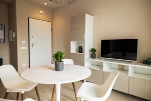 Apartamento Deluxe, balcón | Restauración