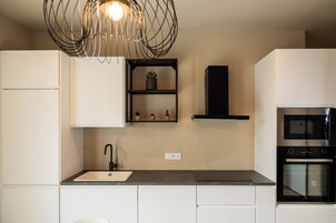 Apartamento Deluxe, balcón | Cocina privada