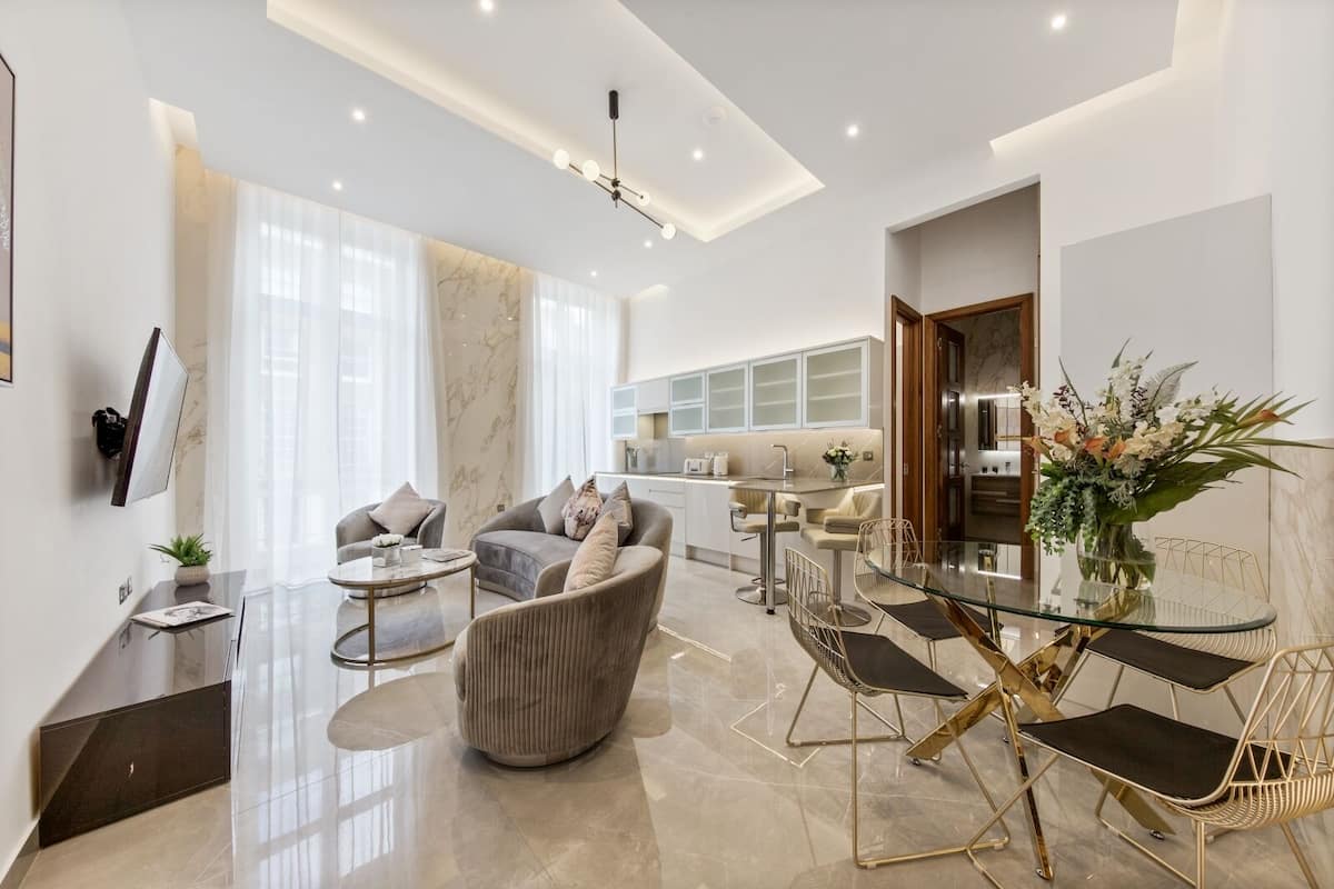 Elite Apart Daire | Oturma alanı | Dijital TV kanalları bulunan 55 inç akıllı televizyon