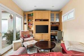 Interior - 4 BR Home Near Beach | Ideal for Extended Stays (Manhattan Beach)