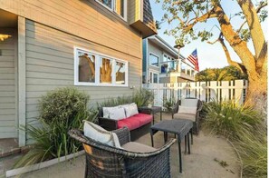Terrace/patio - 4 BR Home Near Beach | Ideal for Extended Stays (Manhattan Beach)