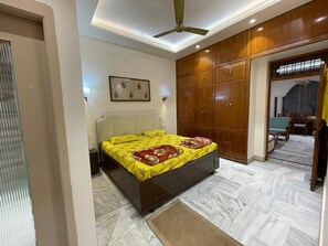 Kamar Double atau Twin | Setrika/meja setrika dan Wi-Fi gratis
