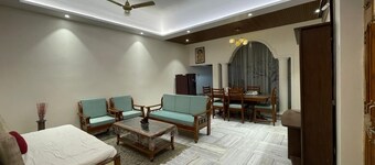 Lalit Villa Luxury Geeta Niwas