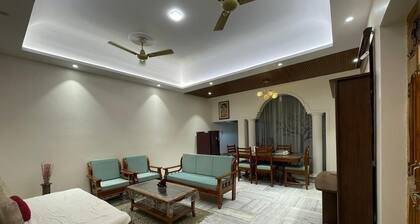 Lalit Villa Luxury Geeta Niwas