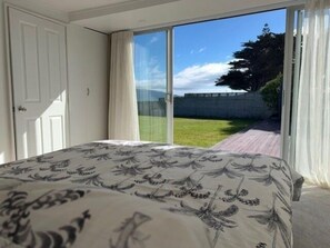 Room - Raumati Sunsets on Rosetta (Raumati South)