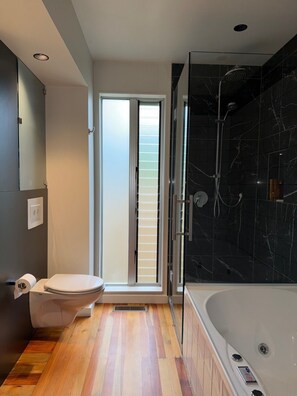 Bathroom - Raumati Sunsets on Rosetta (Raumati South)