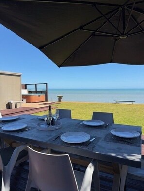 Outdoor dining - Raumati Sunsets on Rosetta (Raumati South)