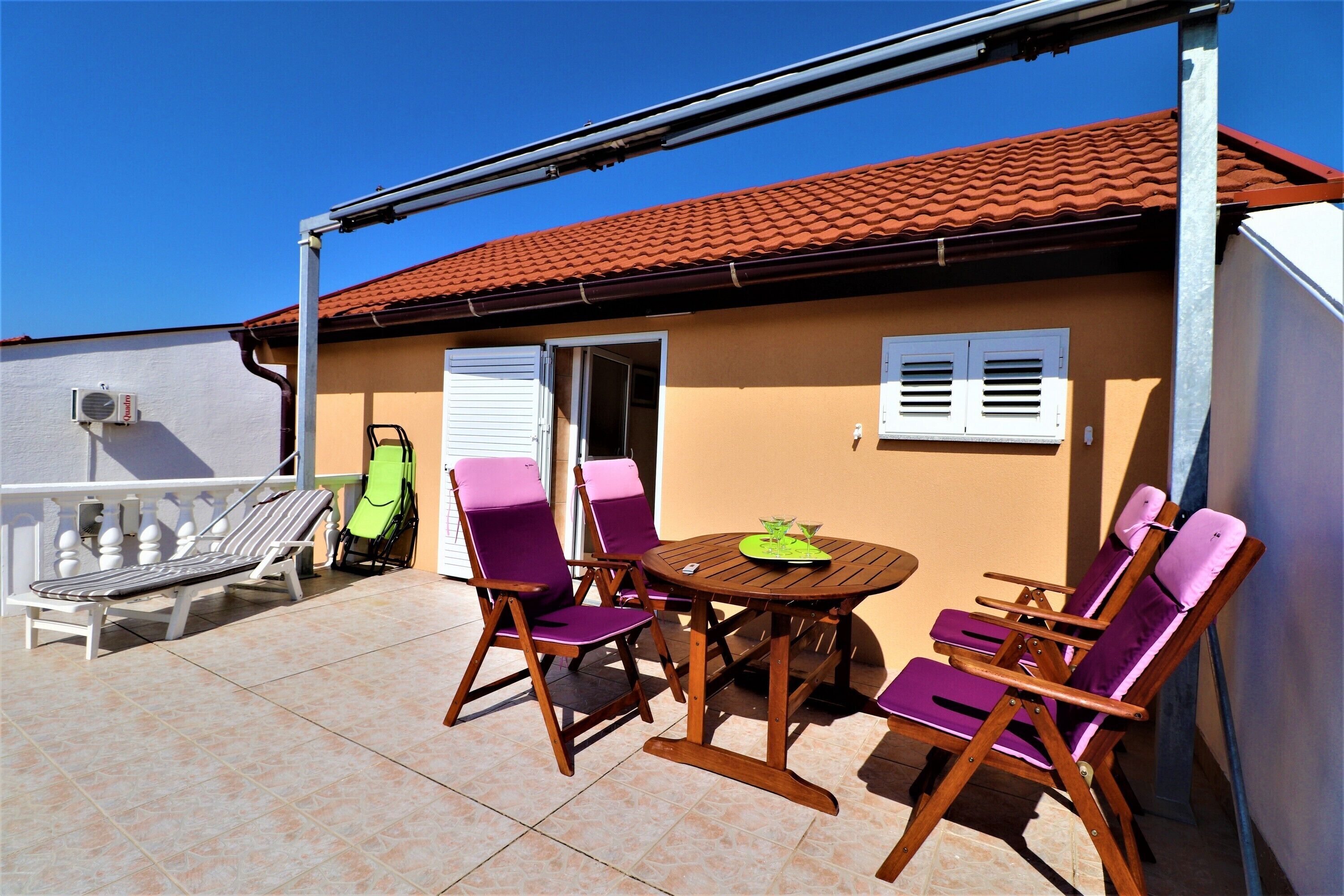 Departamento estándar, vista al jardín | Terraza o patio