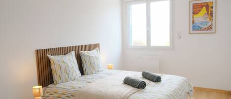 WiFi, bed sheets