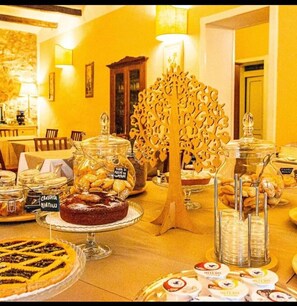 Free daily buffet breakfast  - Ghiaccio Bosco Capalbio (Toscana)