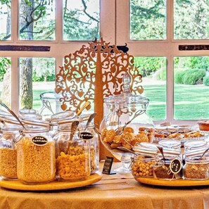 Buffet déjeuner gratuit tous les jours