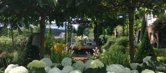 Tiny Home Waldwagen Altes Forstamt Sinntal, sep. kitchen/bath 50m, mountain view, 18k sqm garden