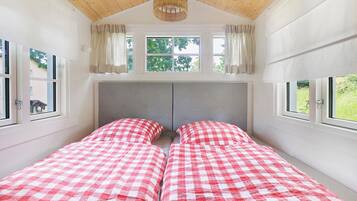 WiFi, bed sheets