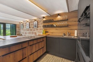 Réfrigérateur, four, plaque de cuisson, lave-vaisselle