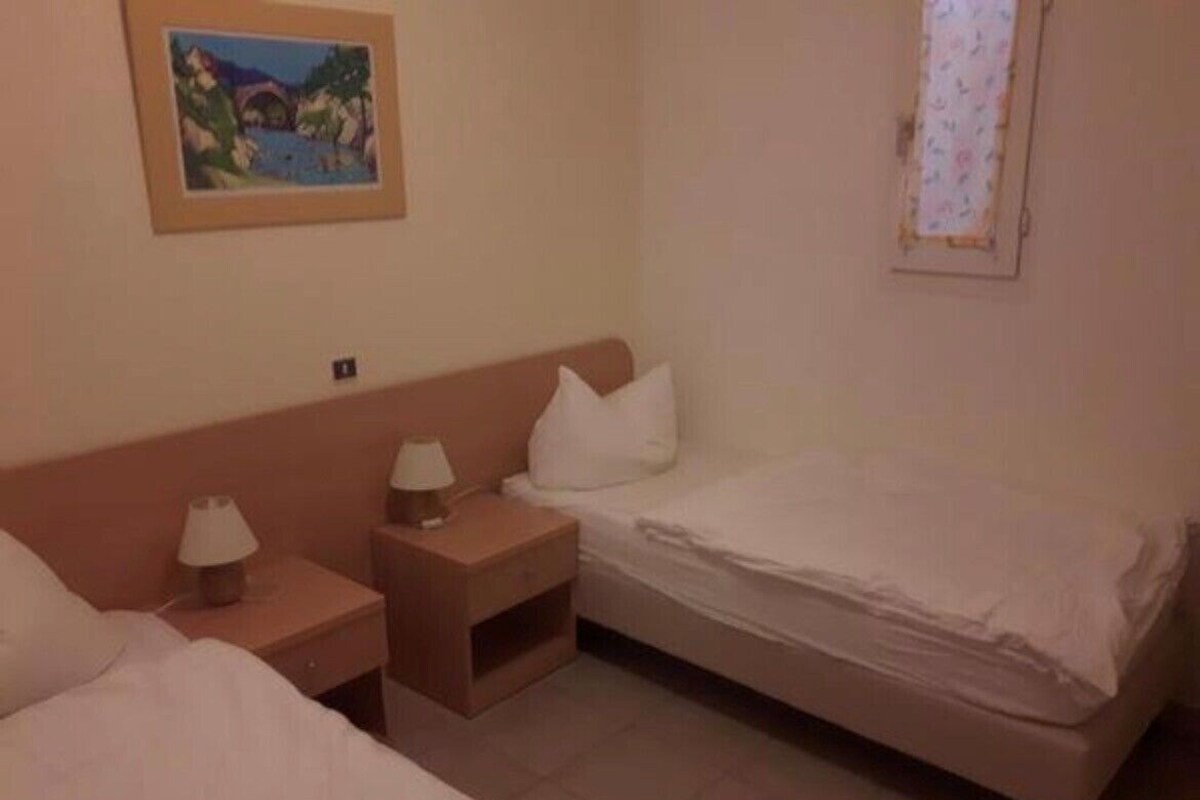 Cortinas blackout, wifi gratis y ropa de cama 