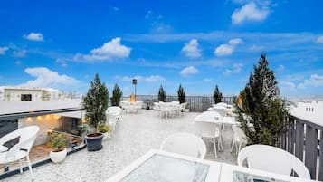 House | Outdoor dining