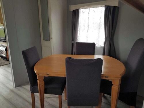 2 Bed-sleeps 4-free Parking-pet Friendly