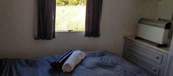 2 Bed-sleeps 4-free Parking-pet Friendly