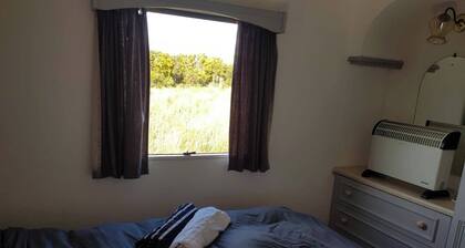 2 Bed-sleeps 4-free Parking-pet Friendly