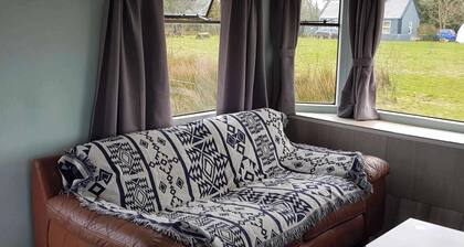 2 Bed-sleeps 4-free Parking-pet Friendly