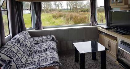 2 Bed-sleeps 4-free Parking-pet Friendly