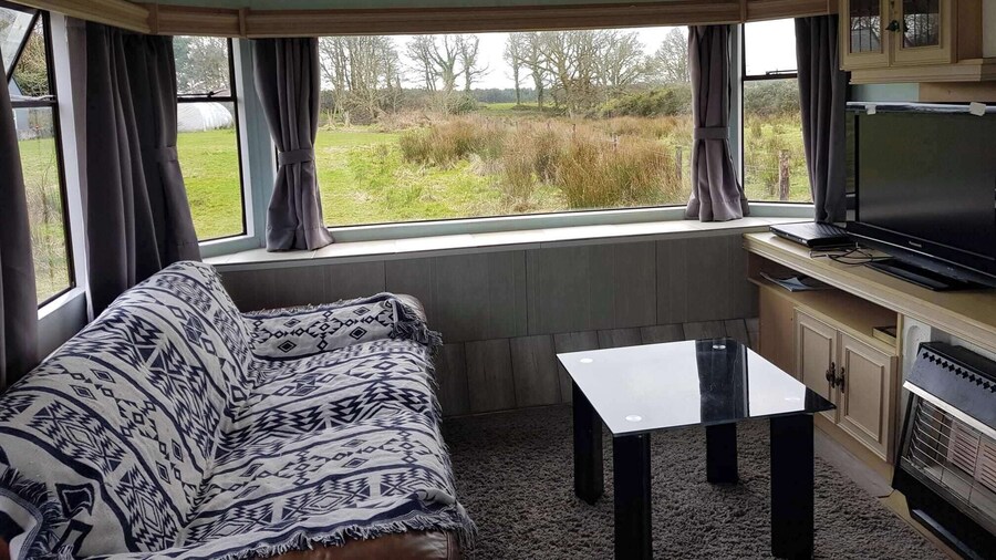 2 Bed-sleeps 4-free Parking-pet Friendly
