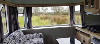 2 Bed-sleeps 4-free Parking-pet Friendly