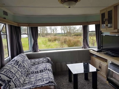 2 Bed-sleeps 4-free Parking-pet Friendly