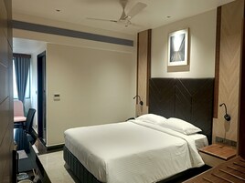 舒适双人房 | 熨斗/熨衣板、免费 WiFi、床单