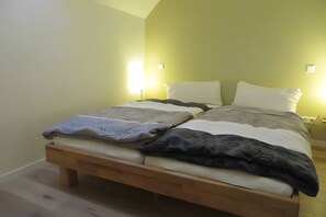 WiFi, bed sheets