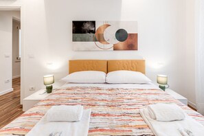 2 slaapkamers, een strijkplank/strijkijzer, beddengoed