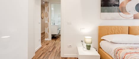 2 bedrooms, iron/ironing board, bed sheets