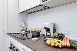 Fridge, microwave, dishwasher - Modern and cozy apartment, freshly renewed!. It features 2 fully equipped bathrooms with shower, WC, and bidet. The kitchen is brand new and fully equipped with an oven and microwave. The property includes 4 air conditioning and heating units, one in eac (Firenze)